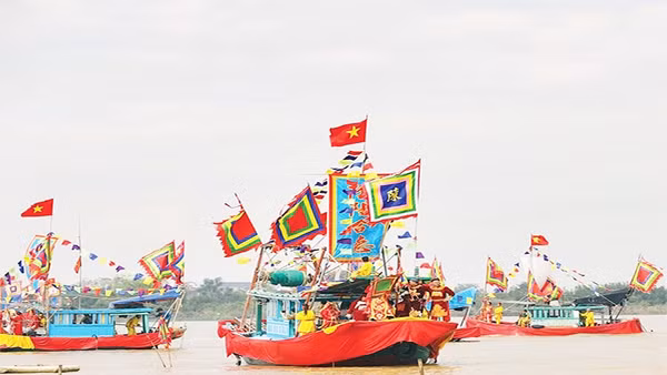 Diễn xướng hội quân trên sông Lục Đầu khơi dậy hào khí Đông A và tinh thần quật cường của quân dân Đại Việt.