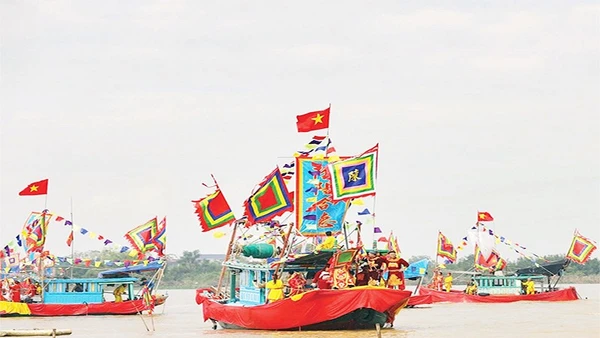 Diễn xướng hội quân trên sông Lục Đầu khơi dậy hào khí Đông A và tinh thần quật cường của quân dân Đại Việt.