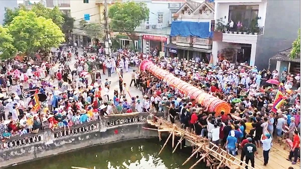 Lễ hội đền Lộng Khê (xã A Sào, tỉnh Hưng Yên) được đưa vào danh mục di sản văn hóa phi vật thể quốc gia năm 2017.