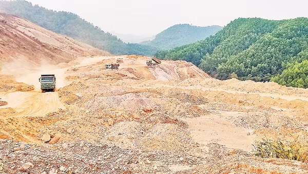 Bãi thải mỏ sắt Tiến Bộ ở phường Linh Sơn đã được tỉnh Thái Nguyên đồng ý chủ trương sử dụng đất thải làm vật liệu san lấp các khu, cụm công nghiệp, dân cư, đô thị, giao thông.