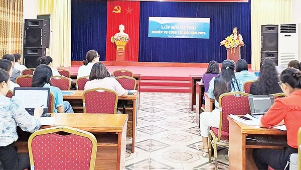 Các học viên tham gia tập huấn. (Ảnh THU HẠNH)