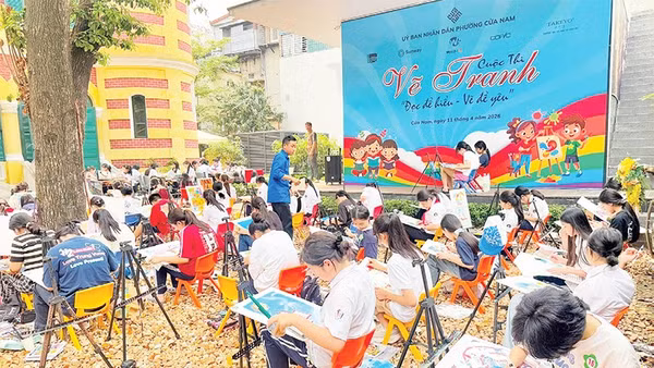 UBND phường Cửa Nam tổ chức nhiều hoạt động nhằm giúp giới trẻ gắn bó hơn với sách, trong đó có cuộc thi vẽ tranh “Đọc để hiểu - vẽ để yêu”.