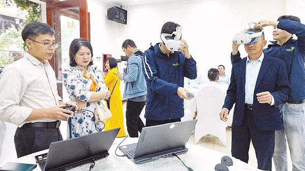 Ứng dụng công nghệ thực tế ảo (VR) trong lĩnh vực trồng trọt giúp người sản xuất mô phỏng toàn bộ quy trình canh tác.