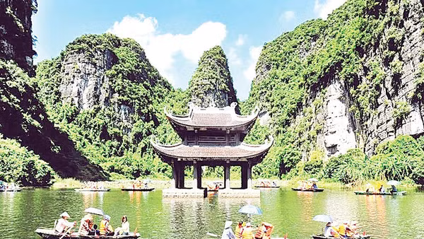 Giữ gìn hiện trạng Di sản Văn hóa và Thiên nhiên thế giới Tràng An ngày càng được siết chặt (Ảnh SỞ DU LỊCH NINH BÌNH)
