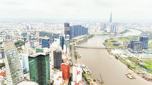 Là đô thị phát triển năng động, Thành phố Hồ Chí Minh có sức hấp dẫn dòng vốn đầu tư từ nước ngoài. (Ảnh THẾ ANH)