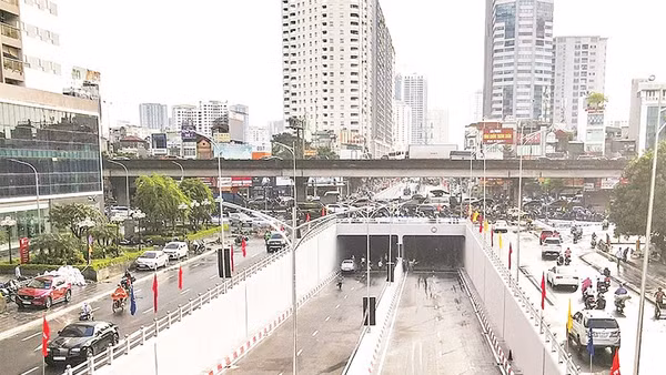 Hầm chui tại nút giao Lê Văn Lương-Vành đai 3.
