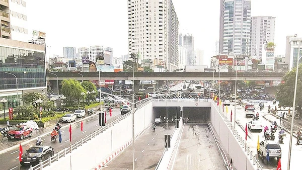 Hầm chui tại nút giao Lê Văn Lương-Vành đai 3.