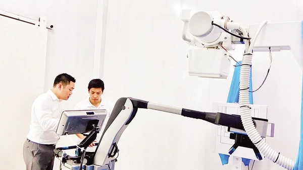 Thiết bị chụp X-quang phổi tích hợp trí tuệ nhân tạo tại Trạm y tế xã Thạnh An.