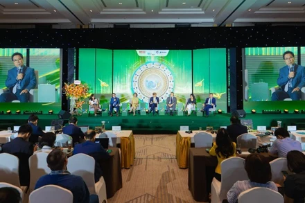 Ông Lê Hoàng Minh - Giám đốc điều hành sản xuất kiêm Trưởng dự án Net Zero của Vinamilk tại Diễn đàn Doanh nghiệp Phát triển bền vững Việt Nam (VCSF) lần thứ 12. (Ảnh: Minh Anh)