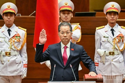 Chánh án Tòa án nhân dân tối cao Nguyễn Văn Quảng tuyên thệ nhậm chức. (Ảnh: DUY LINH)