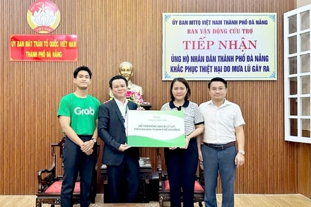 Grab Việt Nam chung tay cùng thành phố Đà Nẵng hỗ trợ cộng đồng khắc phục hậu quả mưa lũ. 