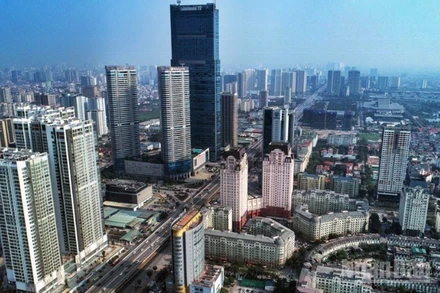 Các tòa nhà cao tầng và khu đô thị trên tuyến đường vành đai 3 Hà Nội. (Ảnh: DUY LINH)