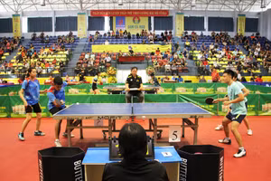 Một trận đấu ở nội dung đôi nam nữ tại giải.