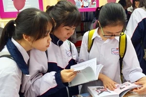 Học sinh chuẩn bị thi vào lớp 10.