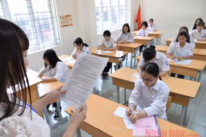 Thí sinh tại Kỳ thi vào lớp 10 của Hà Nội (Ảnh: THUỶ NGUYÊN)