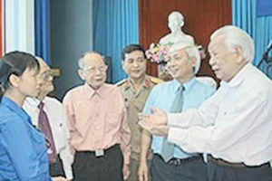 Đại tá Tư Chu (người thứ ba từ trái sang), trong Hội thảo Kỷ niệm 50 năm Tổng tiến công và nổi dậy Xuân Mậu Thân 1968.