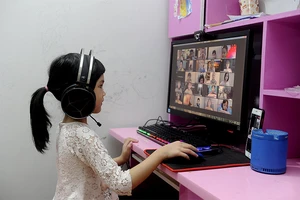 Nhóm học sinh lớp 1 chịu tác động nhiều nhất khi phải học trực tuyến do ảnh hưởng của dịch. Ảnh: Thanh Trúc
