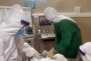 Điều trị bệnh nhân Covid-19. (Ảnh: Bệnh viện Thanh Nhàn)