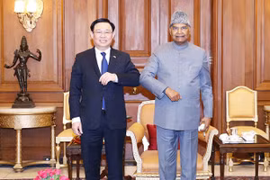 Chủ tịch Quốc hội Vương Đình Huệ hội kiến Tổng thống Ấn Độ Ram Nath Kovind. Ảnh: TTXVN
