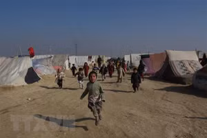 Trẻ em tại trại tị nạn ở Mazar-i-Sharif, tỉnh Balkh, Afghanistan, ngày 20/11/2021. (Ảnh: THX/TTXVN)