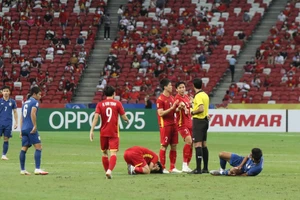 Đã có nhiều quyết định gây tranh cãi của trọng tài trong trận bán kết lượt đi Việt Nam gặp Thái Lan. (Ảnh: VFF).