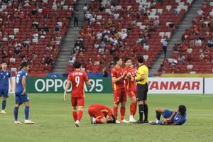 Đã có nhiều quyết định gây tranh cãi của trọng tài trong trận bán kết lượt đi Việt Nam gặp Thái Lan. (Ảnh: VFF).