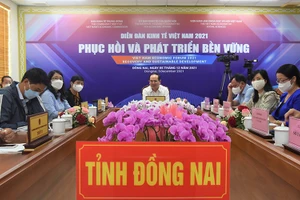 Đồng chí Quản Minh Cường chủ trì Diễn đàn kinh tế Việt Nam phục hồi và phát triển bền vững tại điểm cầu Đồng Nai.