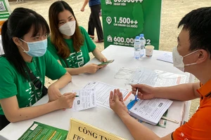 Phiên giao dịch việc làm lưu động tại huyện Mê Linh, Hà Nội vào tháng 5/2022 (Ảnh: HCES).