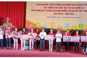 Lãnh đạo tỉnh Thái Bình tuyên dương, khen thưởng các vận động viên.