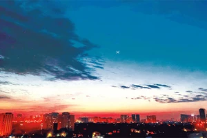 Khung cảnh chụp sao Kim vào khoảng 3 giờ sáng ở Hà Nội.