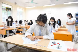 Trong phòng thi tốt nghiệp trung học phổ thông năm 2022 (ảnh chụp trước giờ phát đề thi). (Ảnh: THÀNH ĐẠT)