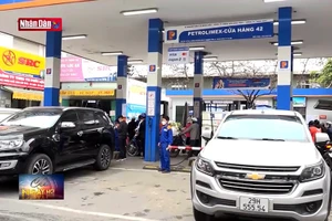 Áp lực tăng giá hàng hóa khi xăng dầu leo thang