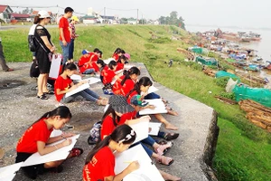 Câu lạc bộ mỹ thuật nhí Trường tiểu học Vân Hòa (Ba Vì, Hà Nội). Ảnh: FANPAGE cổ đô