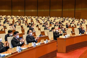 Các đồng chí lãnh đạo, nguyên lãnh đạo Đảng, Nhà nước dự phiên khai mạc. Ảnh: DUY LINH