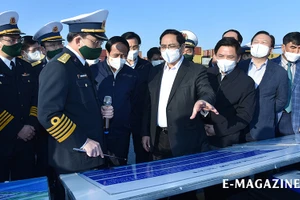 Thủ tướng Phạm Minh Chính đến thăm và khảo sát Khu bến cảng container quốc tế Lạch Huyện (Hải Phòng). Ảnh: Trần Hải 