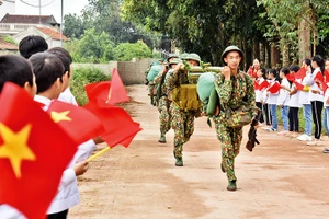 Các chiến sĩ Sư đoàn 3 diễn tập hành quân chiến đấu. Ảnh | Trần Hải