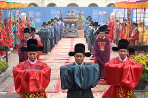 Tái hiện nghi thức Tiến lịch-Ban lịch, một nghi thức cung đình xưa nhân dịp đón xuân.