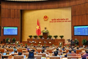 Lần đầu tiên Quốc hội thông qua “1 luật sửa nhiều luật”. (Ảnh: LINH KHOA)