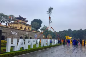 Nghi lễ dựng cây nêu ở Hoàng thành.