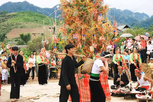 Lễ hội Rừng Thông bản Áng, xã Đông Sang, huyện Mộc Châu. Ảnh: Đức Tuấn
