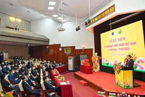 Quang cảnh Lễ kỷ niệm 67 năm Ngày Thầy thuốc Việt Nam (27/2/1955-27/2/2022) tại hội trường Tôn Thất Tùng (Bệnh viện Hữu nghị Việt Đức). (Ảnh: DUY LINH)