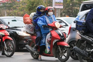 Phương tiện dồn về Thủ đô.