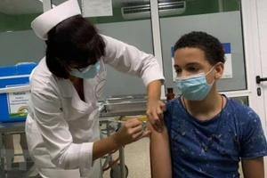 Vaccine phòng Covid-19 Sputnik Light do Nga bào chế và sản xuất. (Ảnh: AFP/TTXVN)