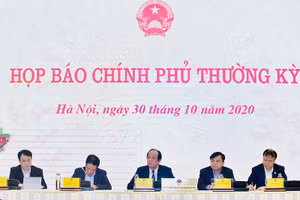 Bộ trưởng, Chủ nhiệm VPCP Mai Tiến Dũng chủ trì họp báo. Ảnh: VGP/Nhật Bắc
