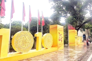 Hà Nội rực rỡ cờ hoa chào mừng các sự kiện lớn