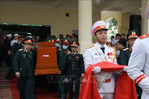 Lễ truy điệu 13 cán bộ, chiến sĩ đã hy sinh ở khu vực thủy điện Rào Trăng 3 được tổ chức trọng thể tại Nhà tang lễ Bệnh viện 268. (Ảnh: TTXVN) 