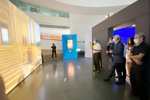 Giờ nghỉ trưa ở bảo tàng