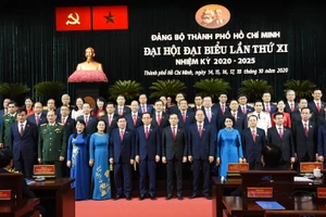 Ban Chấp hành Đảng bộ TP Hồ Chí Minh khóa 11 ra mắt đại hội.