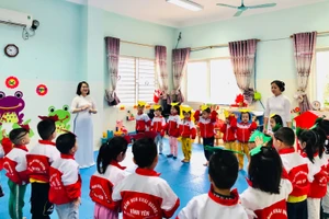 Nhiều trẻ em trường tư thục là con công nhân các khu công nghiệp.