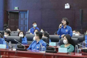 Đại biểu thanh niên nêu ý kiến tại buổi đối thoại.